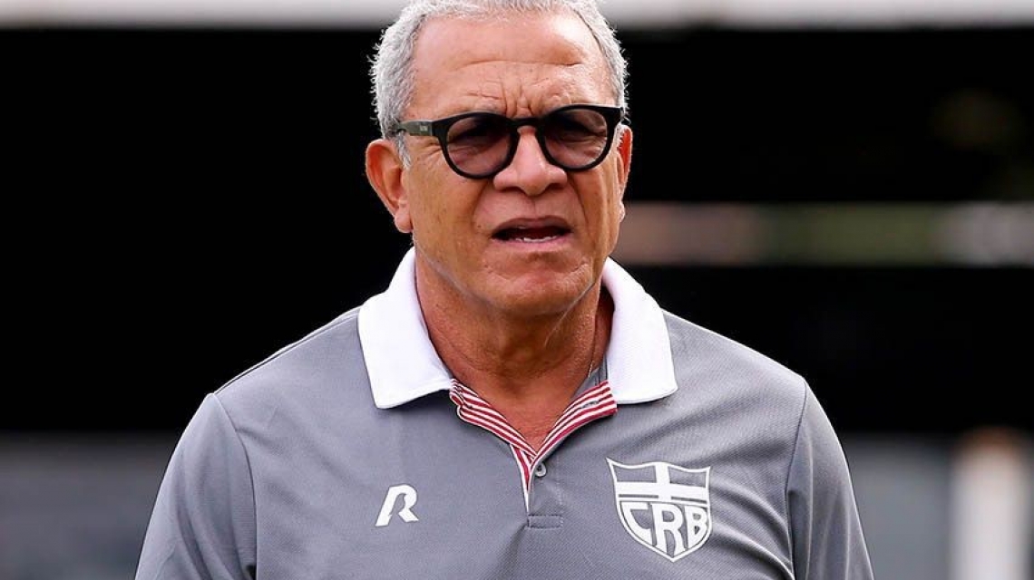 Nota: técnico Hélio dos Anjos não permanece para a temporada 2025